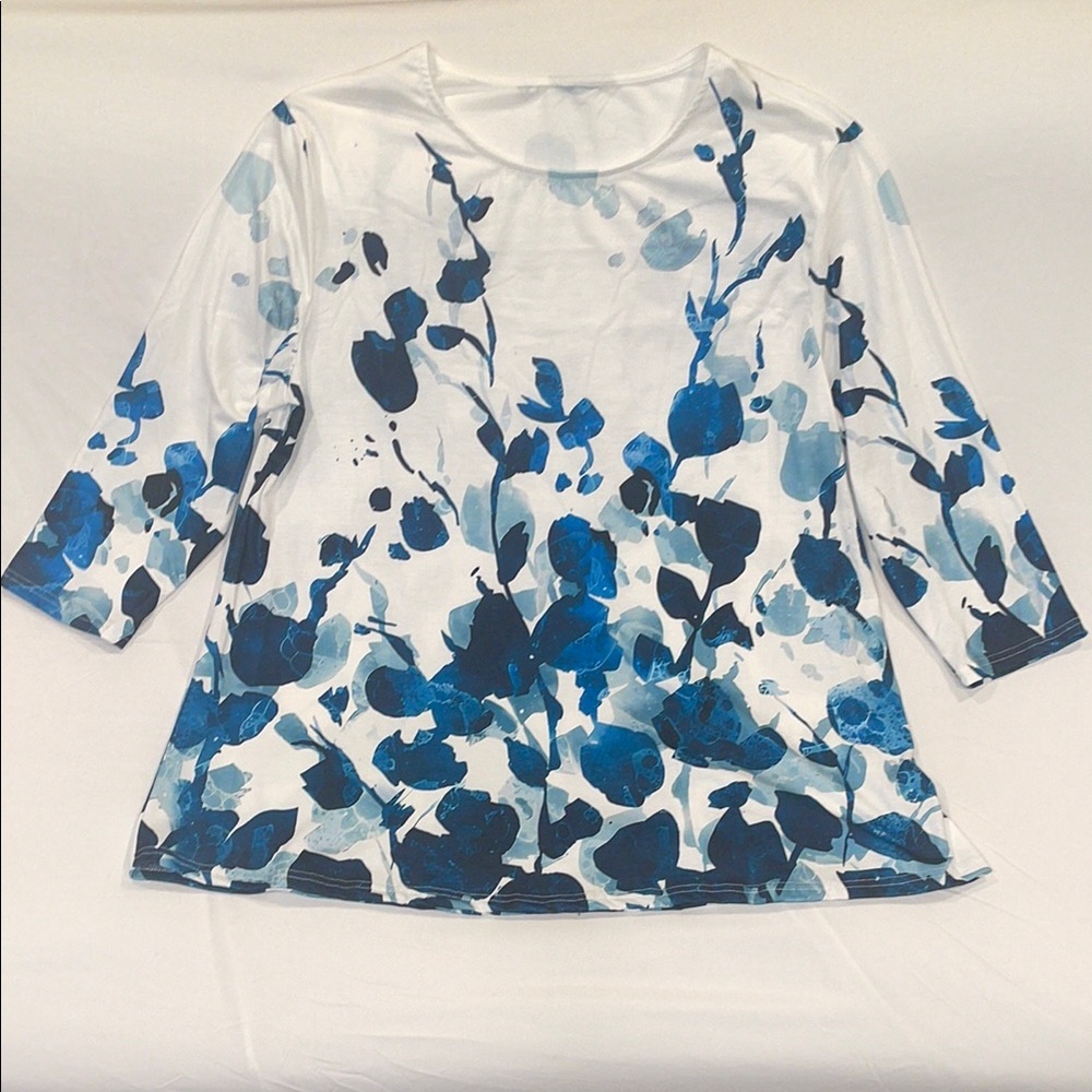 White and Blue Floral 3/4 Sleeve Blouse